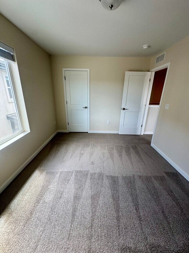 Building Photo - New Construction 3 Bedroom Townhome in University Park