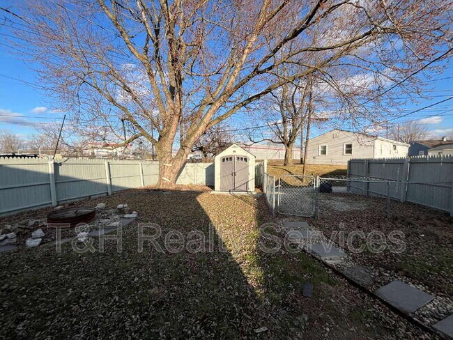 Building Photo - 333 N 7th Ave