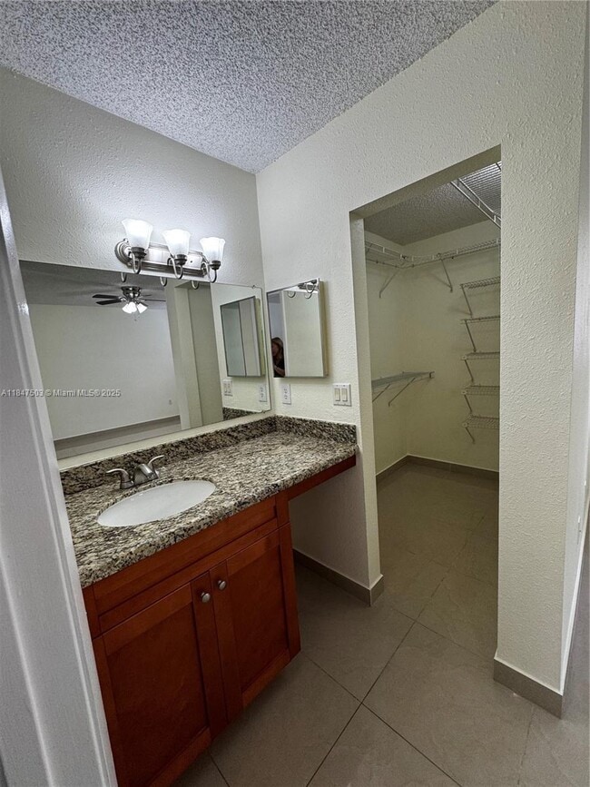 Building Photo - 863 Crystal Lake Dr
