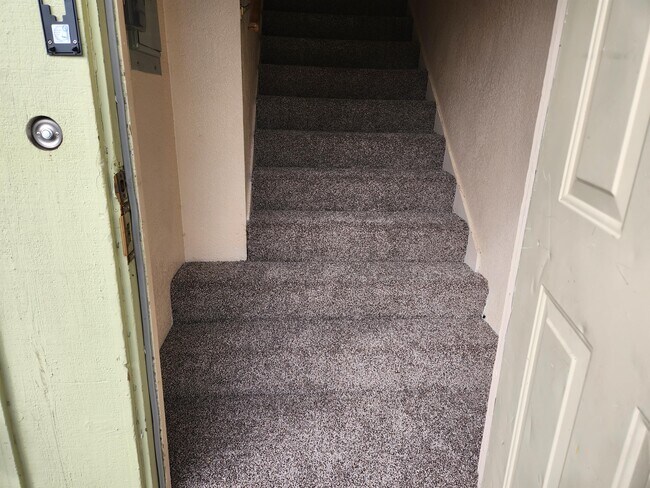 Building Photo - 133 SE Main St