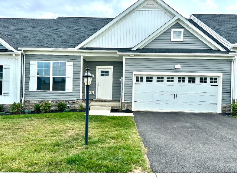 Primary Photo - 249 Rdg View Ln