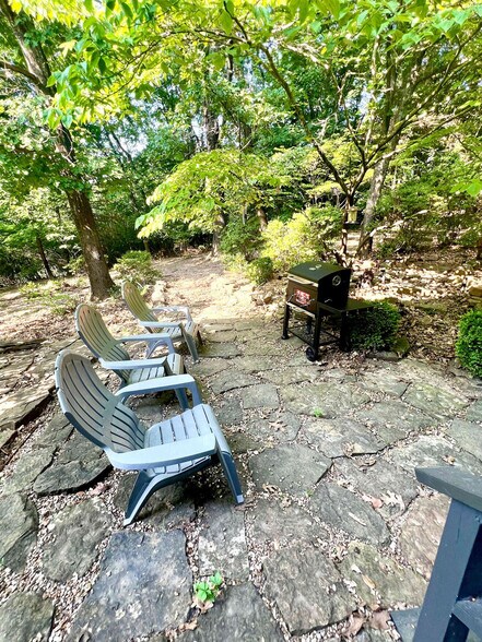 Building Photo - 1072 Valley View Dr