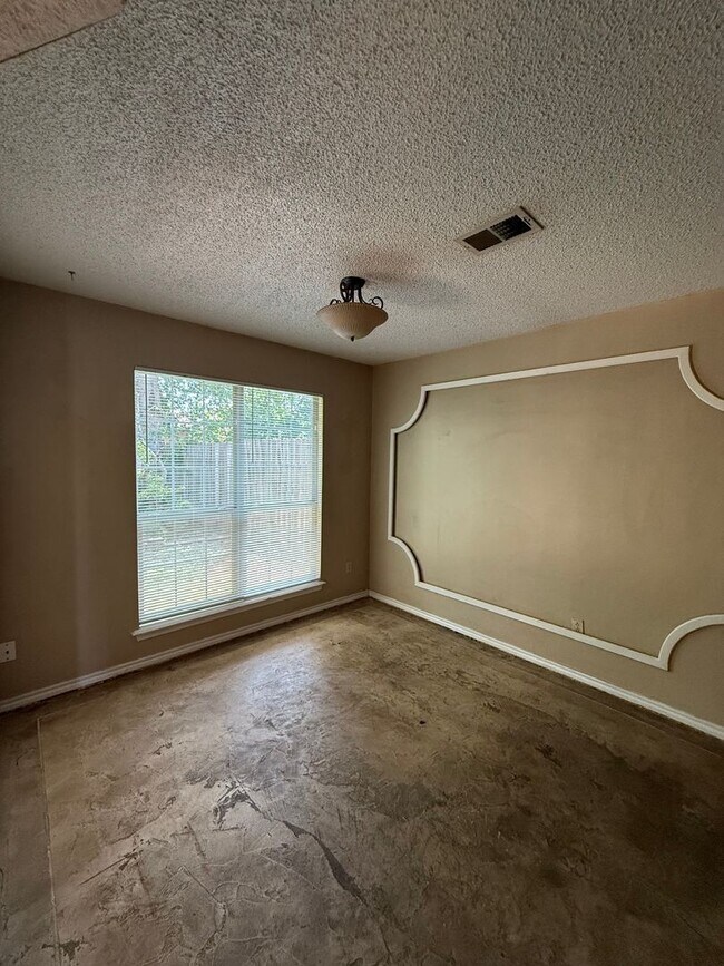 Building Photo - 1419 Yeomans Rd