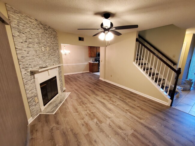 Building Photo - 237 Timber Ct