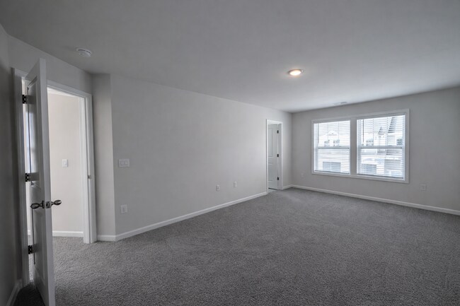 Building Photo - 381 Creekview Rd