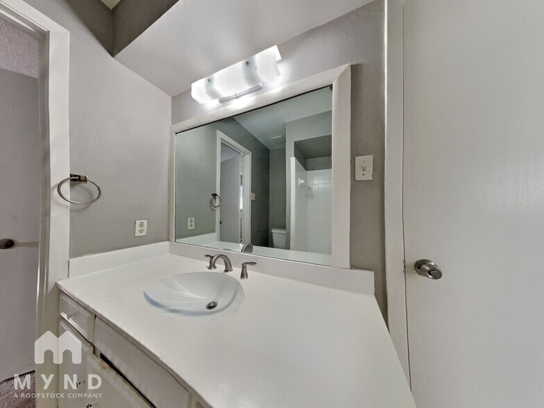 Building Photo - 314 Towne House Ln