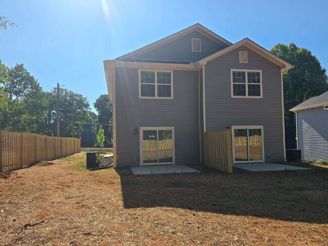 Building Photo - 2 Bedroom Townhomes Near Downtown Mebane for $1495