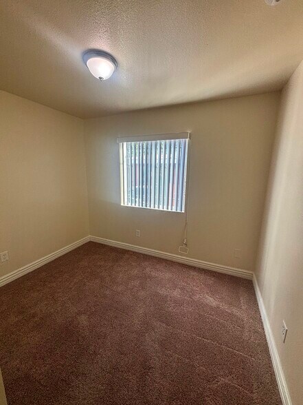 Building Photo - 326 E 101st St