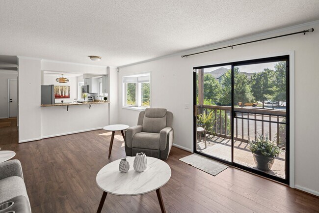 Building Photo - 201 Racquet Club Rd