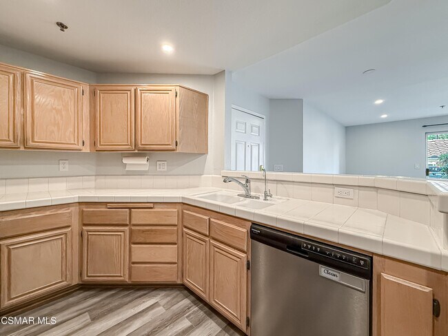 Building Photo - 5744 Oak Bend Ln