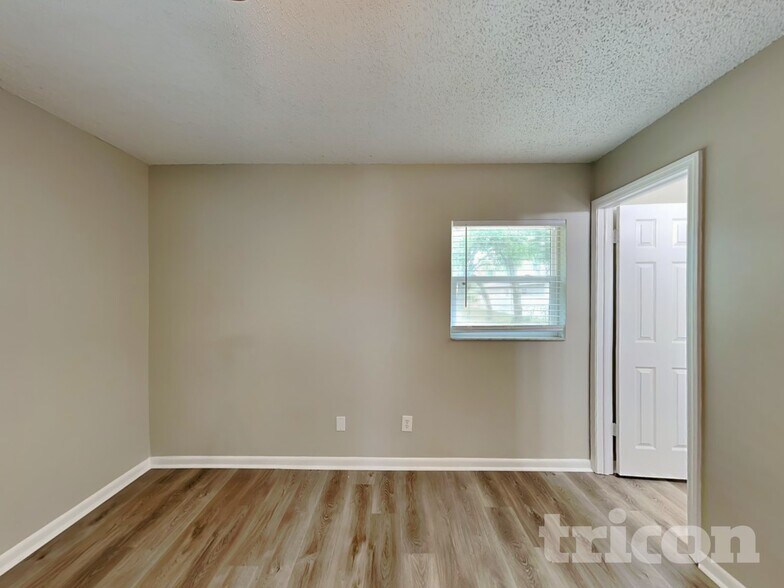 Building Photo - 1404 Fernwood Pl