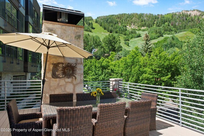 Building Photo - 714 S Galena St