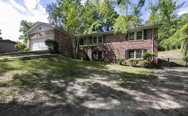 Building Photo - Renovated 5BR Home Minutes from Downtown Columbia | Two Full Kitchens + Fenced Yard ~ Available M...