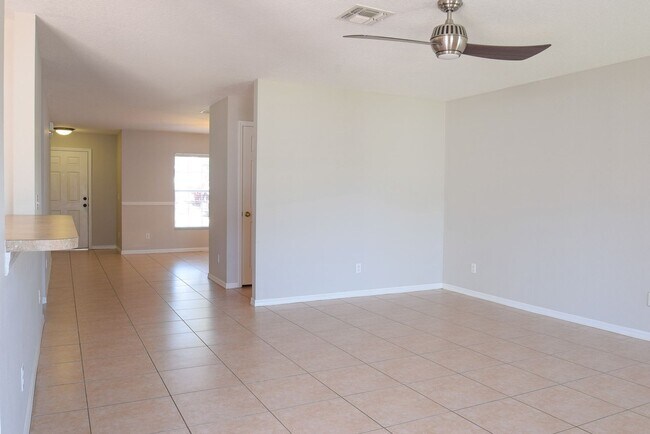 Building Photo - Comfortable 4/2.5 Home at Waterford Trails...