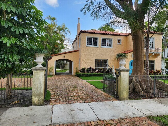 Building Photo - 327 Menores Ave