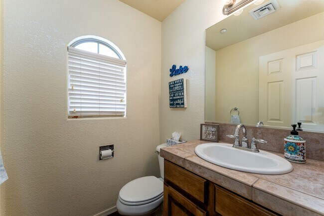 Building Photo - Gated Community 2 Bed/2 Bath Condo Furnished Long term Boat deep garage