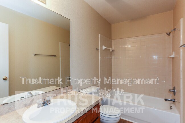 Building Photo - 4005 Madison Dr