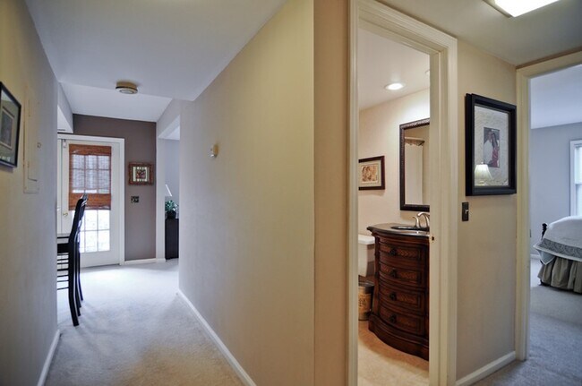 Building Photo - 5025 Hillsboro Pike