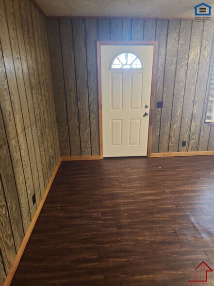 Building Photo - 193 Schelley Rd