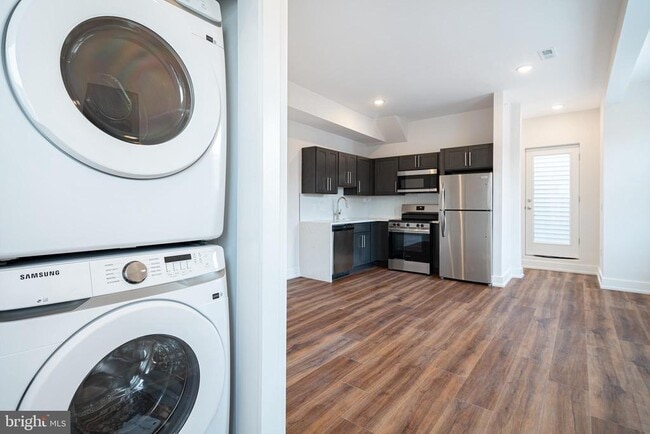 Building Photo - 212 Manheim St