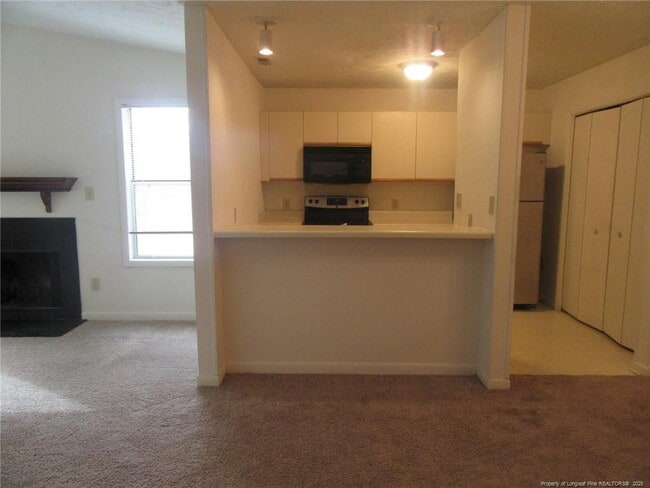 Building Photo - 663 Bartons Landing Pl