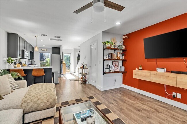 Building Photo - 3808 Southway Dr