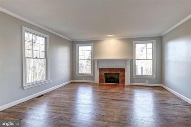 Building Photo - 2082 Hunters Crest Way