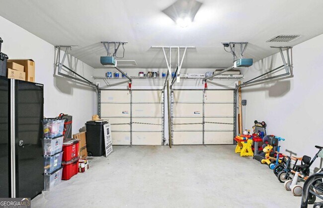 Building Photo - 2675 Huddlestone Way