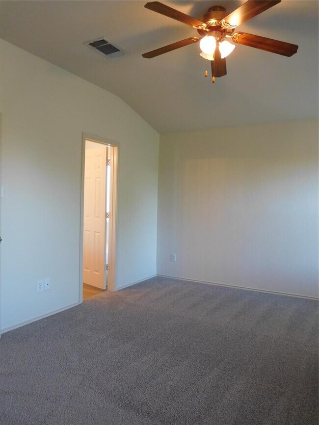 Building Photo - 911 Middle Brook Dr