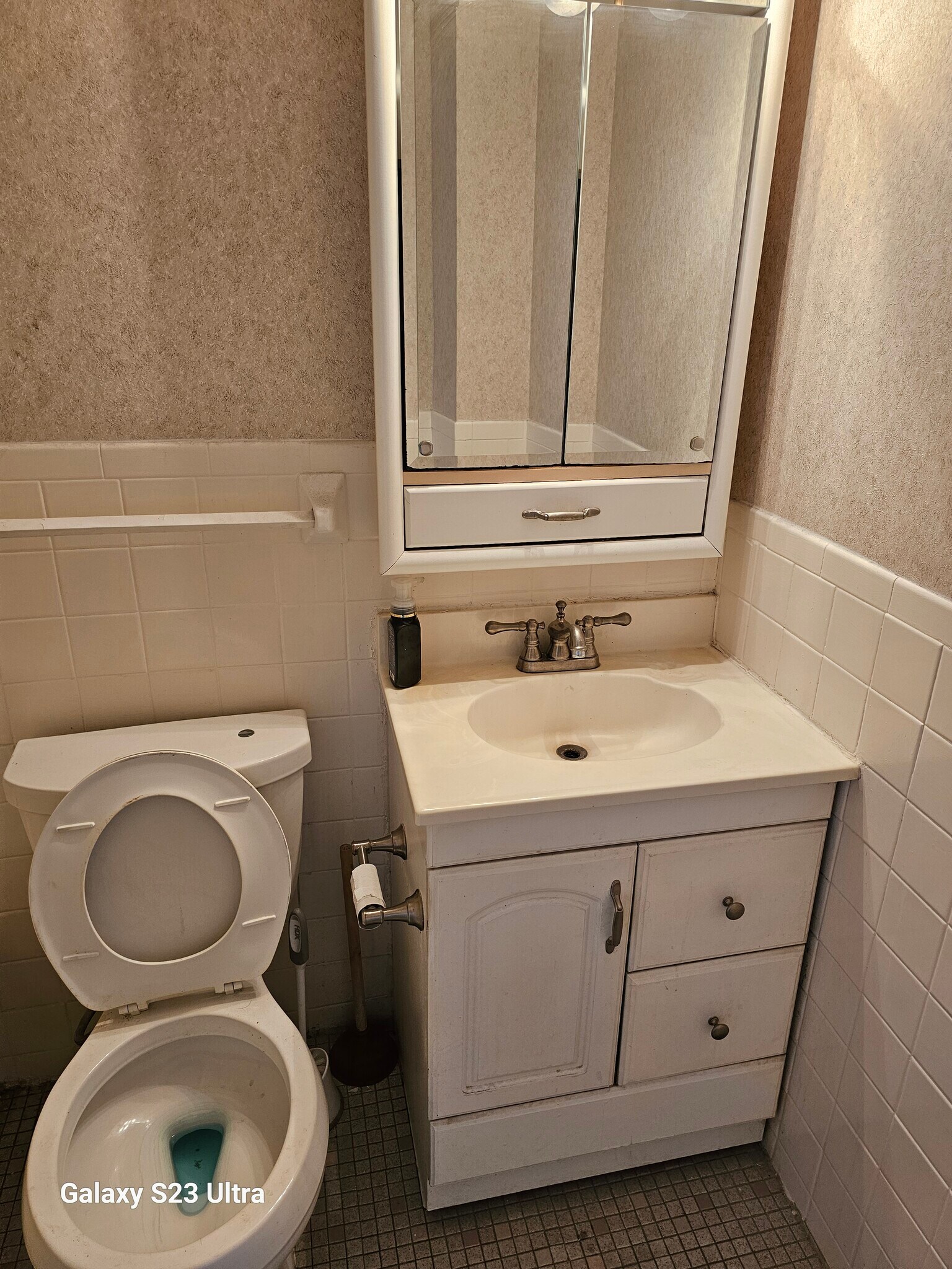 Building Photo - 11811 Lake Ave