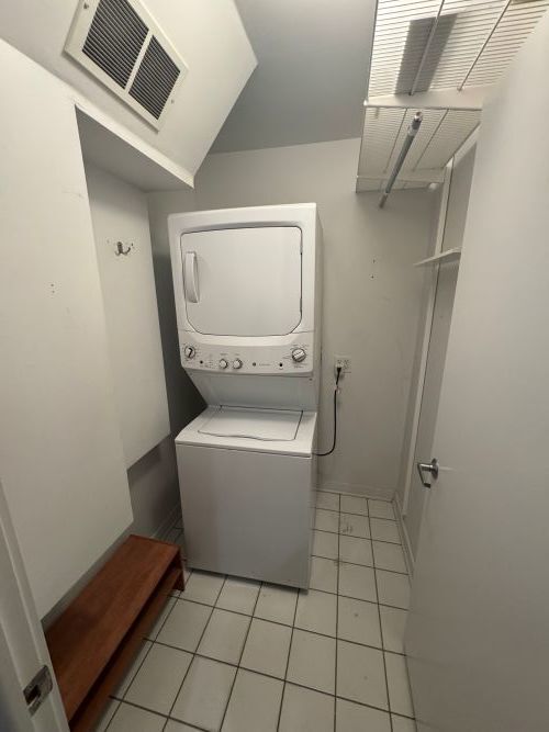 Building Photo - 860 N Elston Ave