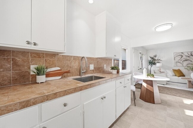 Building Photo - 3967 Bismarck Dr
