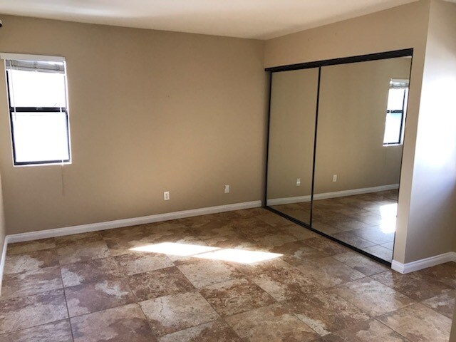 Building Photo - 806 Seagirt Ct