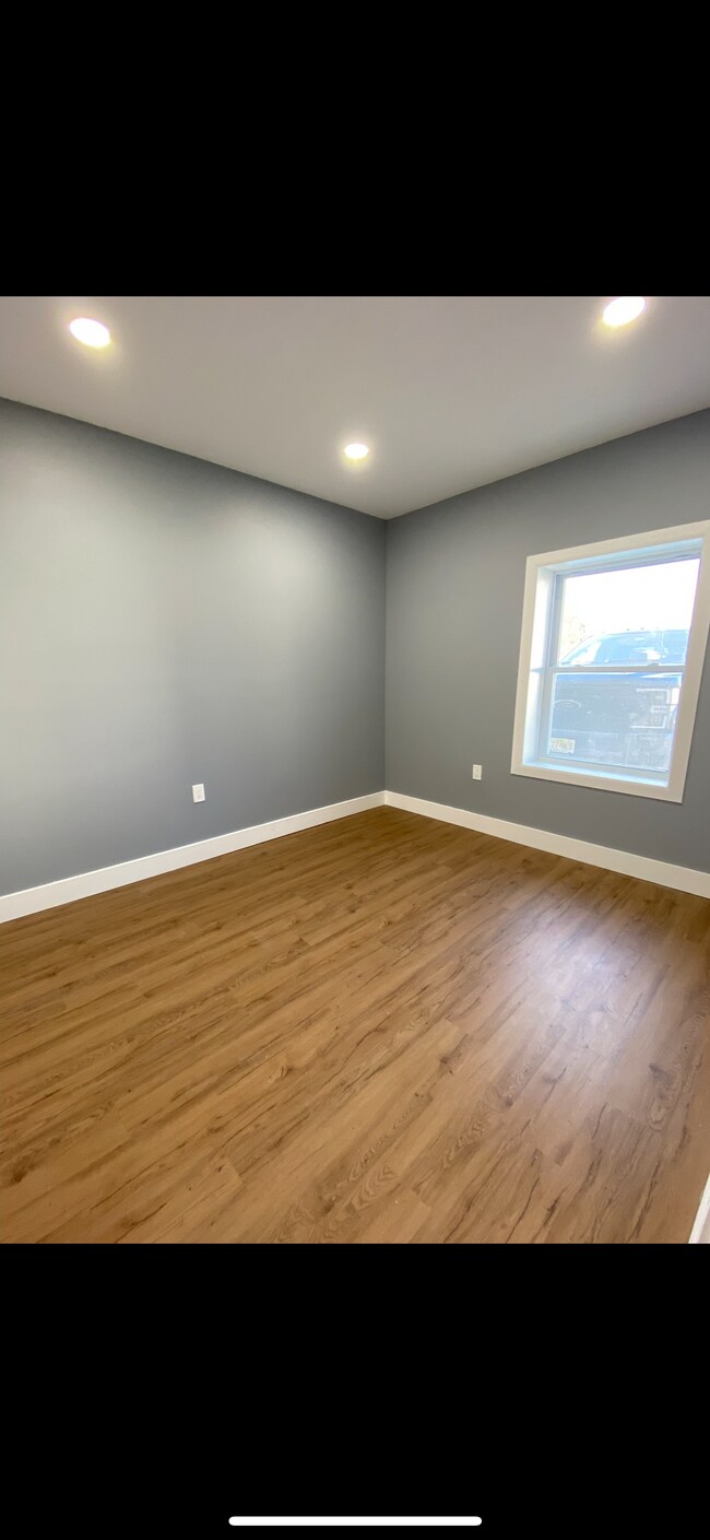 Building Photo - 151 Main St