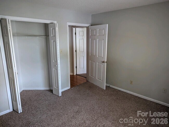 Building Photo - 3984 Wind Rock Ct