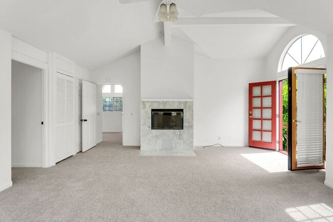 Building Photo - Great detached Home in Pacific Beach! Avai...