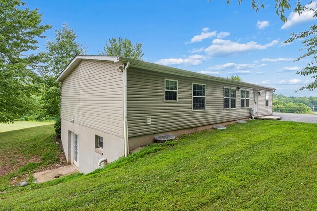 Building Photo - 12350 Jesse Smith Rd