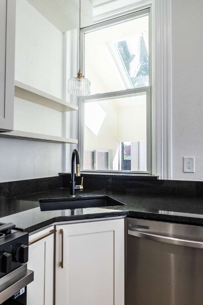 Building Photo - Stunning Remodeled Patio Home in Baker – 3...