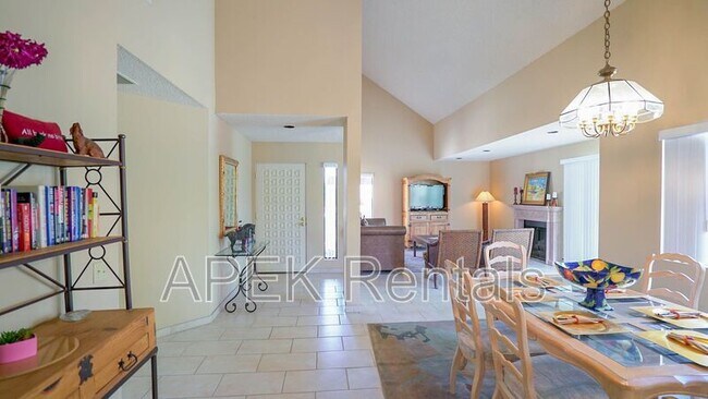 Building Photo - 211 Canyon Cir N