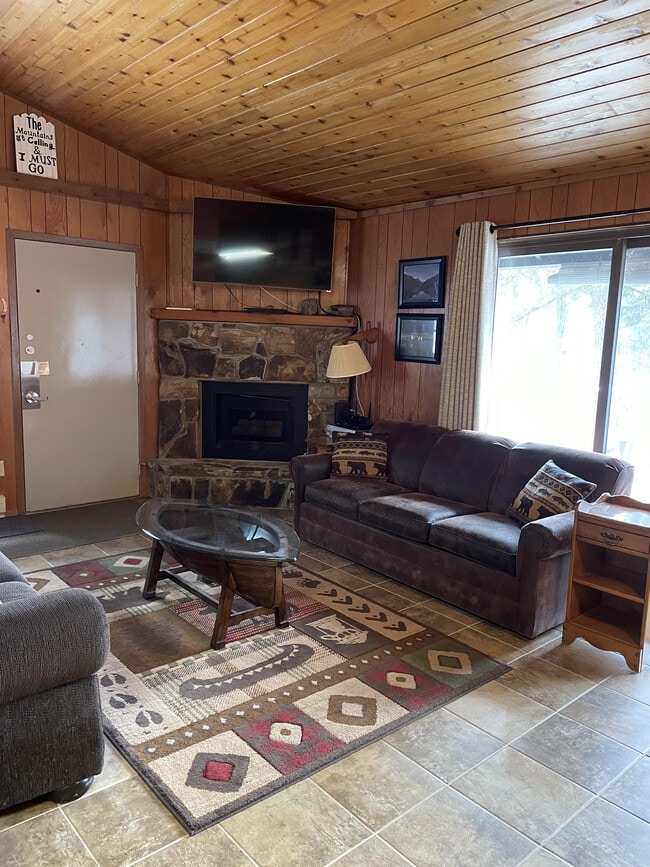 Building Photo - 300 Bay Point Dr