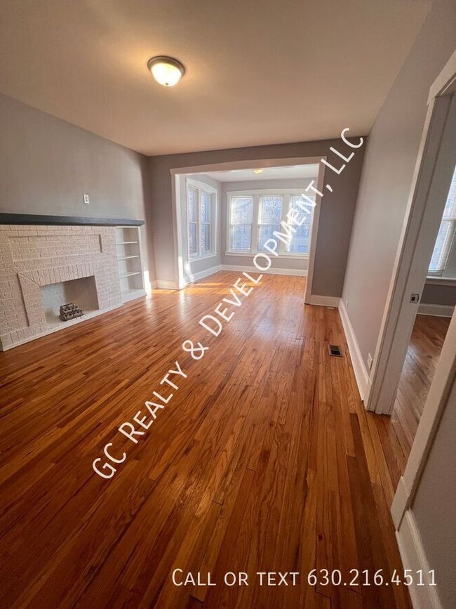 Building Photo - *** ALBANY PARK / 4 BEDROOM - 2 BATH / ONS...