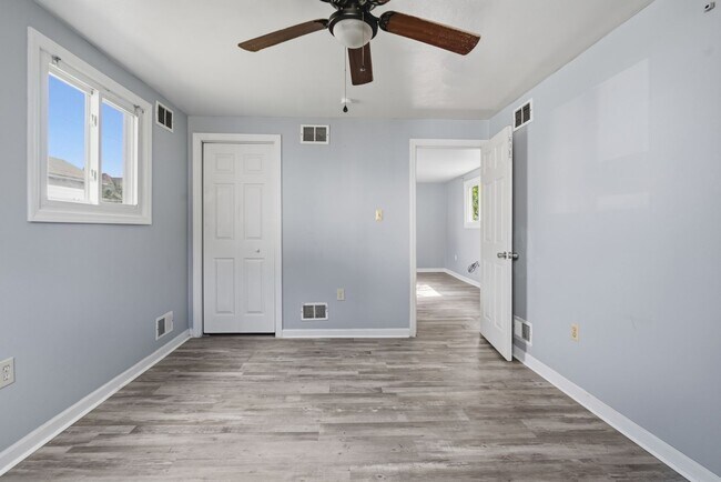 Building Photo - Newly Renovated 2 bedroom home in Carnegie available now!