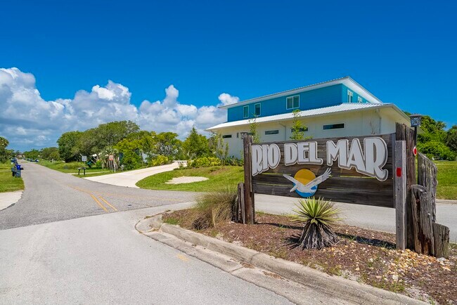 Building Photo - 123 Rio Del Mar St
