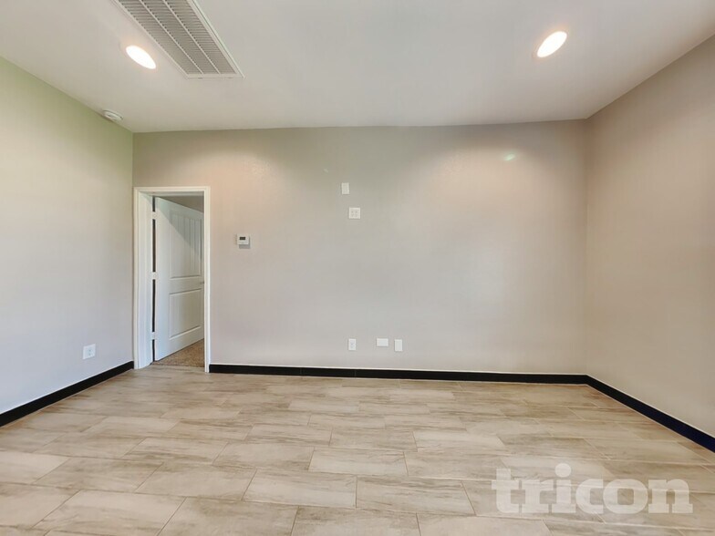 Building Photo - 8523 Aster Gln Wy