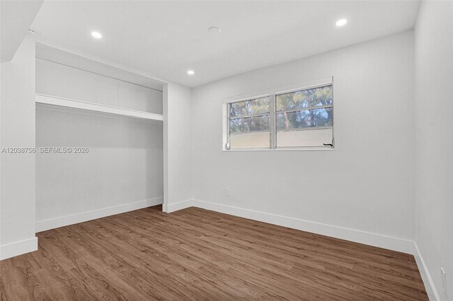 Building Photo - 8201 SW 42nd St