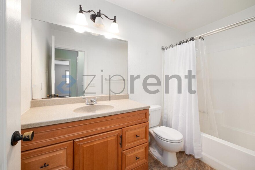 Building Photo - 221 Westlake Dr