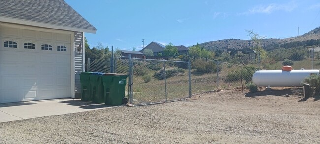 Building Photo - Spacious Home by Carson River