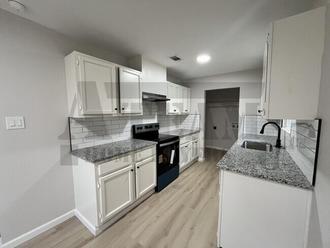 Building Photo - Beautifully updated 3-bedroom, 2-bathroom