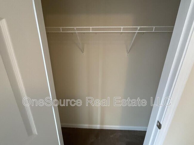 Building Photo - 1202 Fairington Club Dr