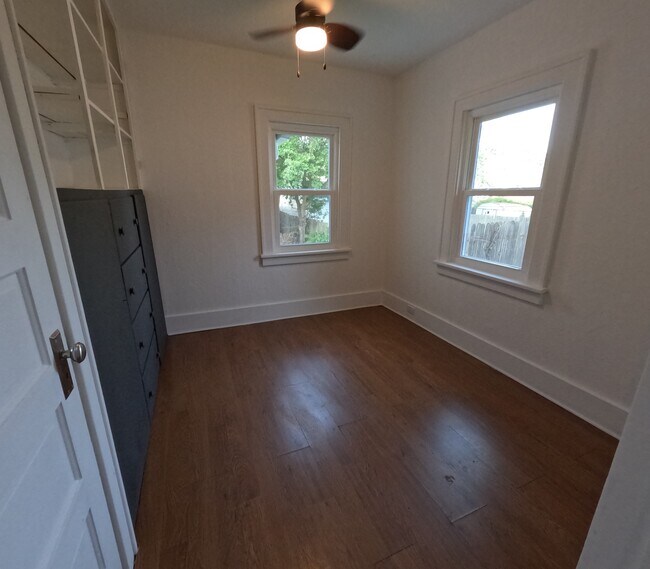Building Photo - 738 S 28th St